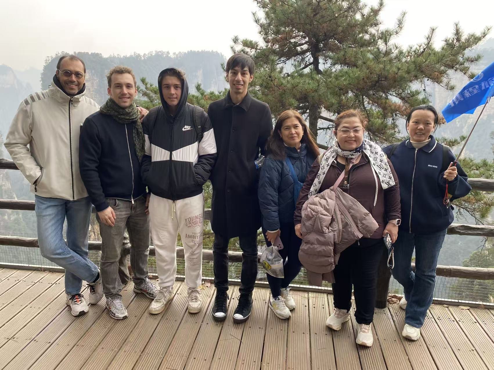 Viewpoint group photo in the peak forest