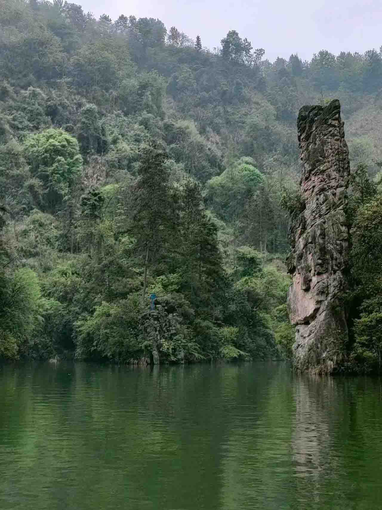 Baofeng Lake boat cruise scenery